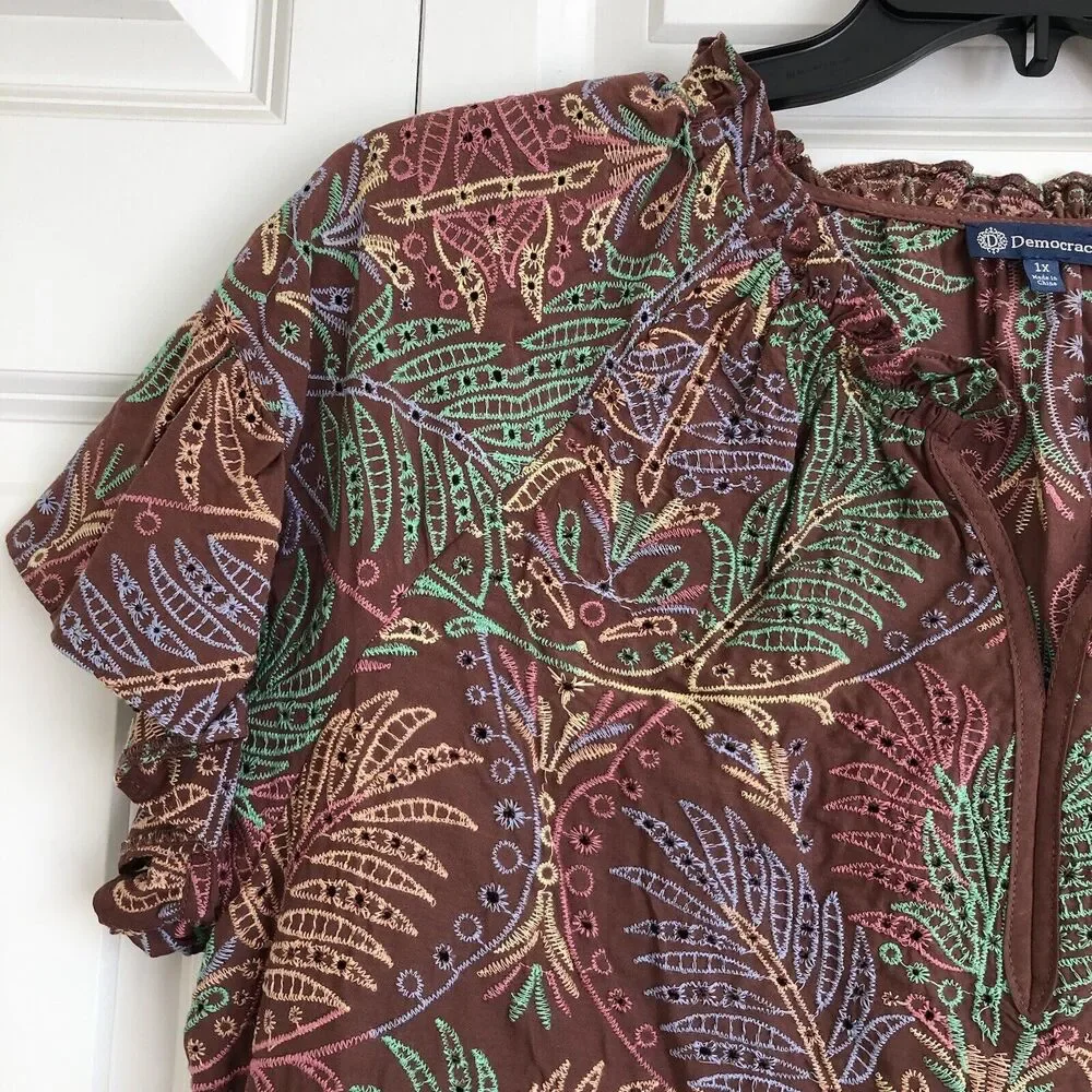 Democracy Women's Top Pullover Short Sleeve Embroidered Leaves Multicolor 160